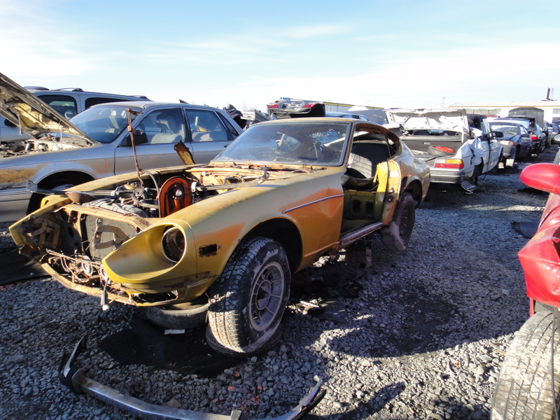 A completely destroyed 240Z.